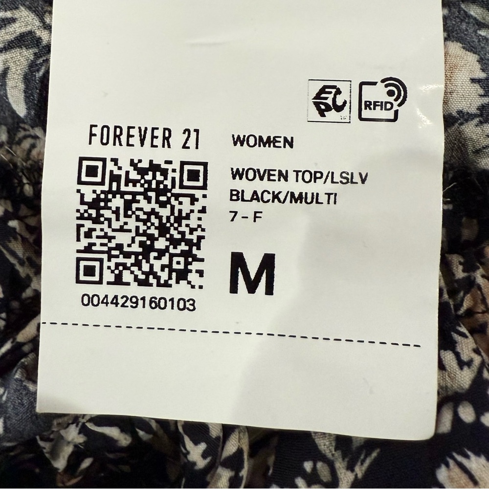 🆕 Forever 21 Smocked Black Floral Long Sleeve Peasant Crop Top - Picture 5 of 12